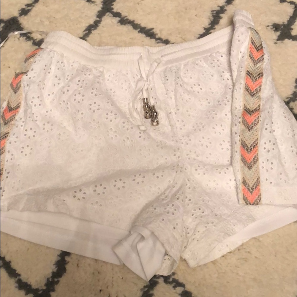 Lined white shorts